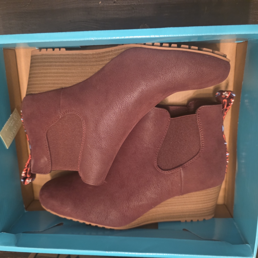 The Pioneer Woman Burgundy Ankle Wedge Booties